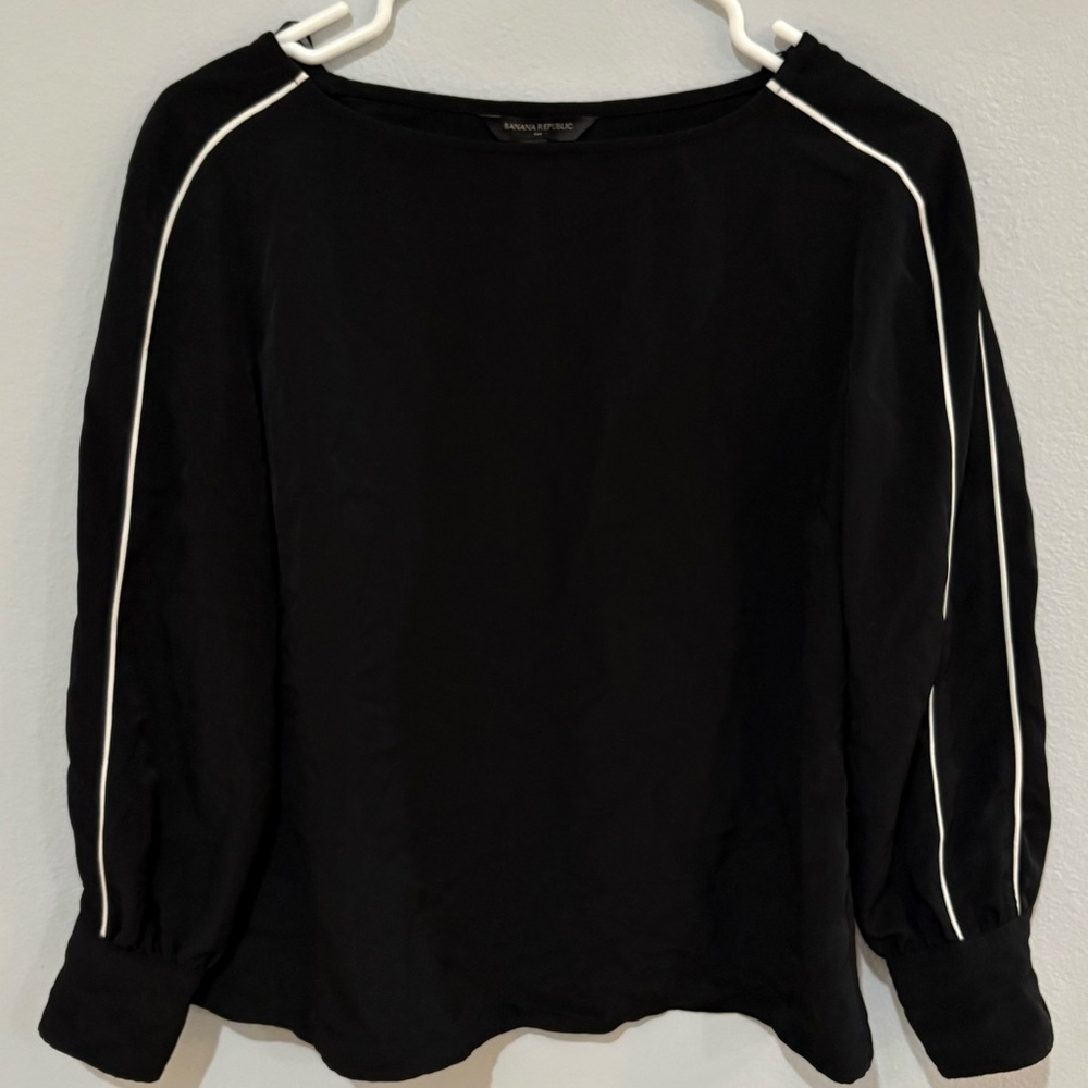 Banana Republic Black long sleeve Blouse with White Trim